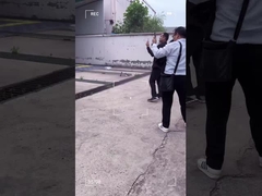 Dengan hangat menyambut pelanggan dari Laos untuk mengunjungi perusahaan kami!