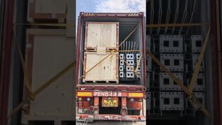 Kolon menyelesaikan pemuatan 2 kontainer peralatan cuci mobil, pengiriman dalam perjalanan ke Paraguay!