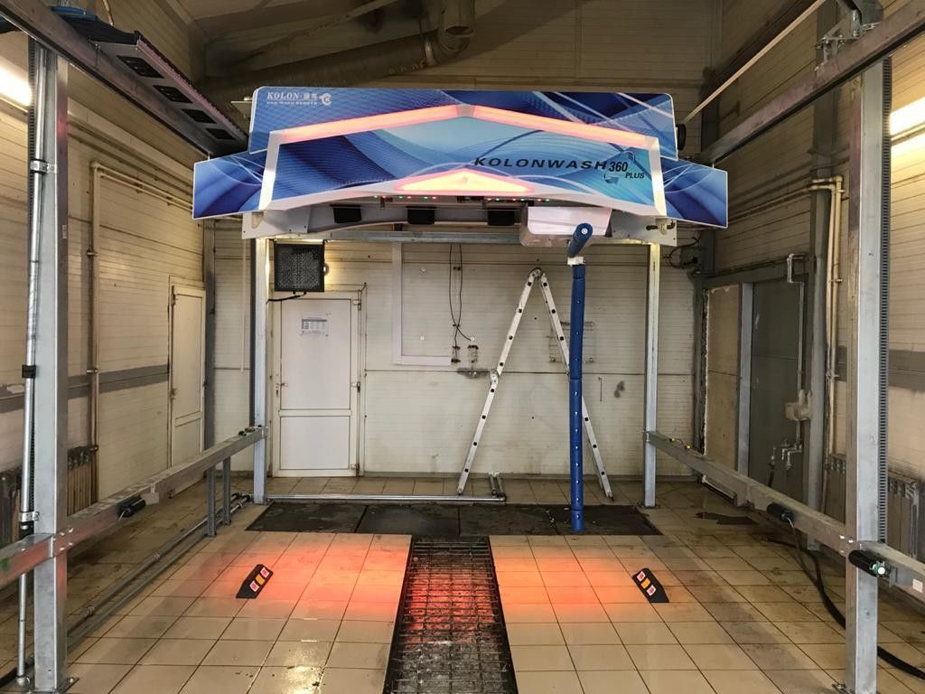 Tekanan tanpa sentuhan Mesin cuci mobil otomatis 24.5Kw Daya Tekanan air yang disesuaikan Berbagai pilihan pembayaran